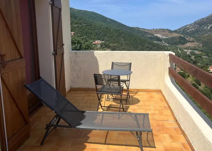 In'd'noi * אז'אקסיו